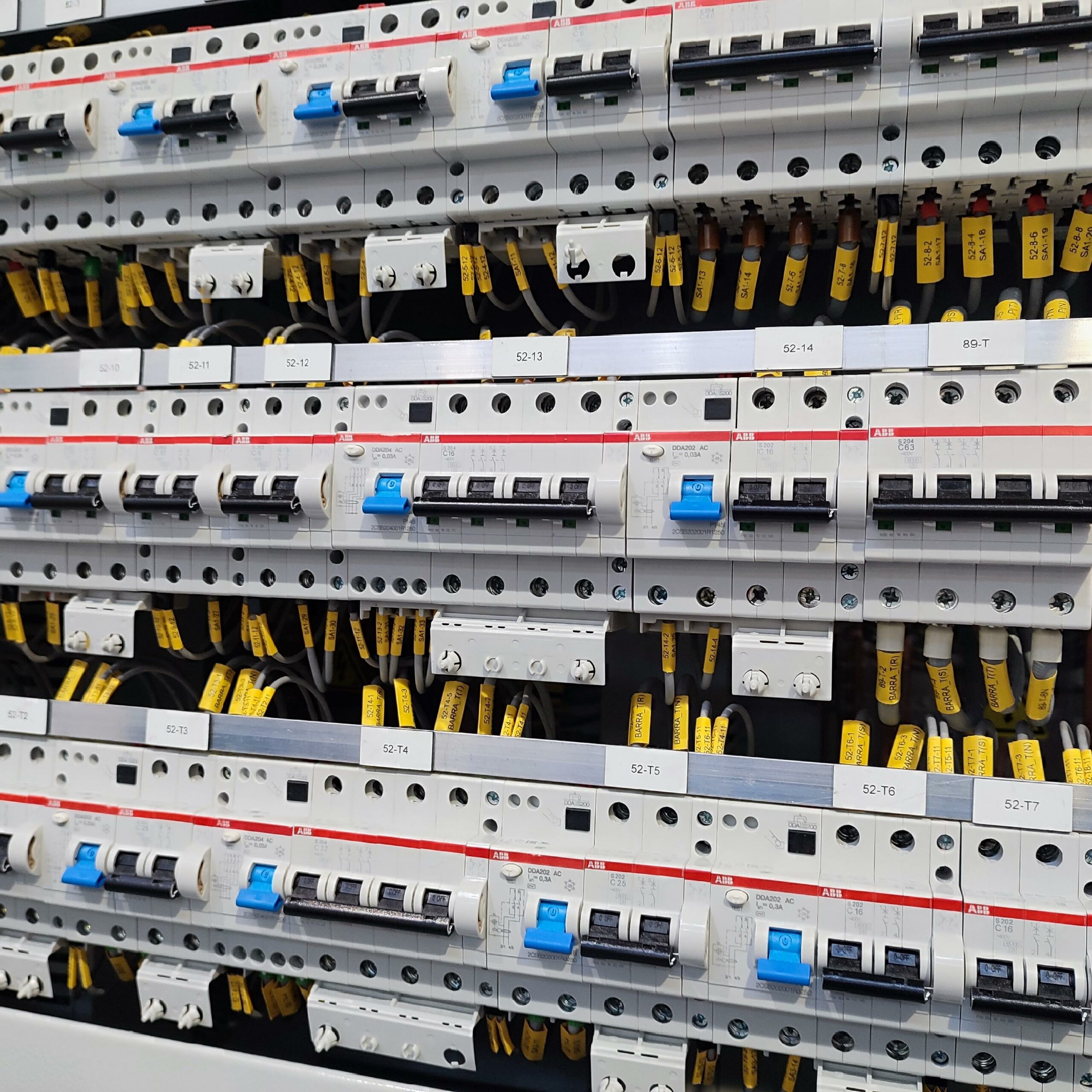 Etiquetado láser para cuadros eléctricos